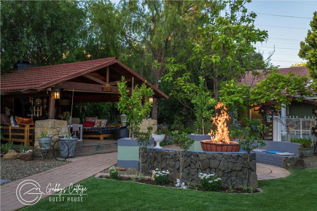 Gabbys Cottage Guesthouse Блоемфонтейн Екстериор снимка