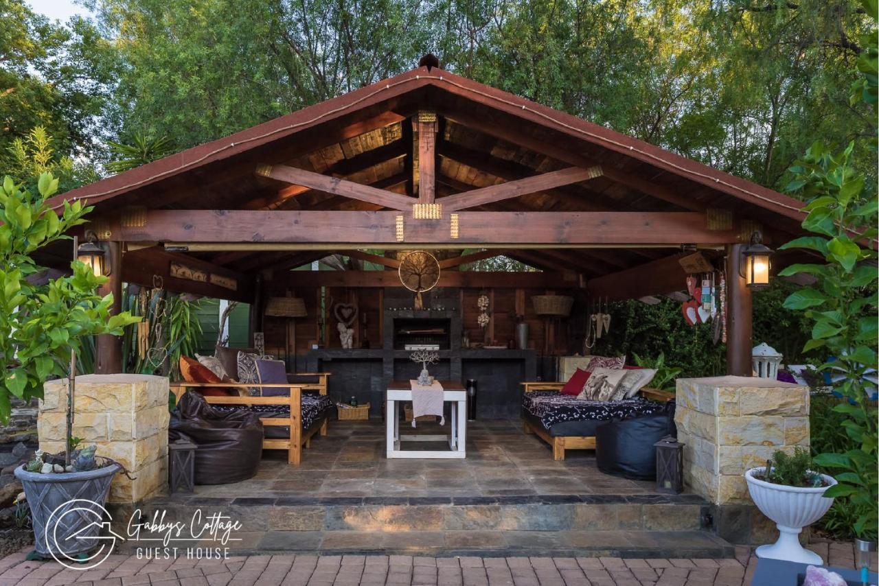 Gabbys Cottage Guesthouse Блоемфонтейн Екстериор снимка
