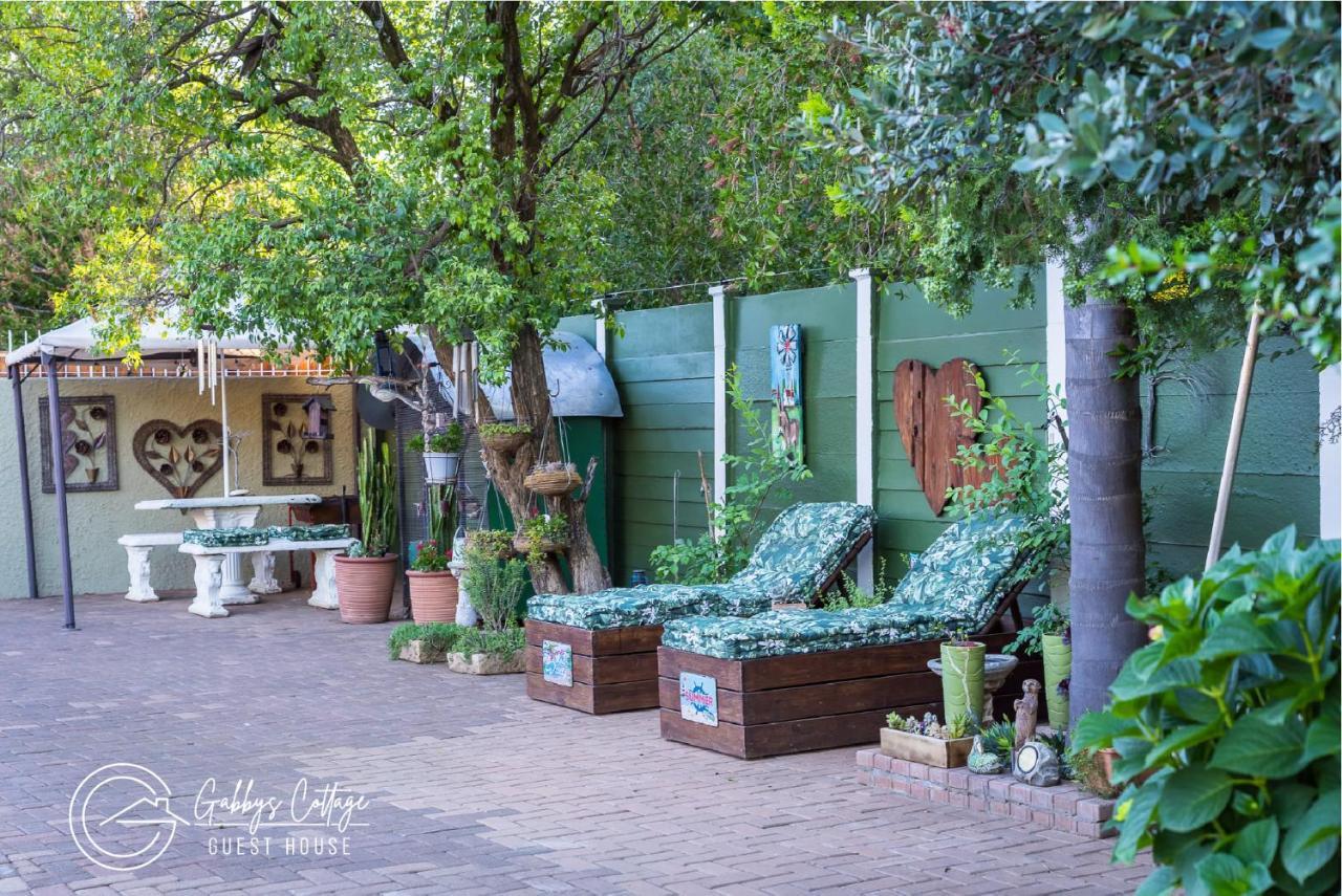 Gabbys Cottage Guesthouse Блоемфонтейн Екстериор снимка