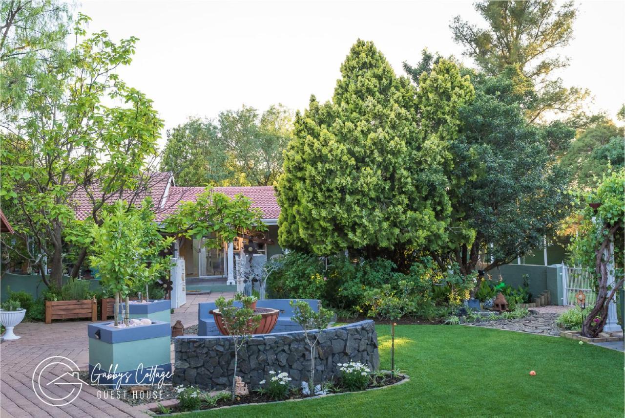 Gabbys Cottage Guesthouse Блоемфонтейн Екстериор снимка