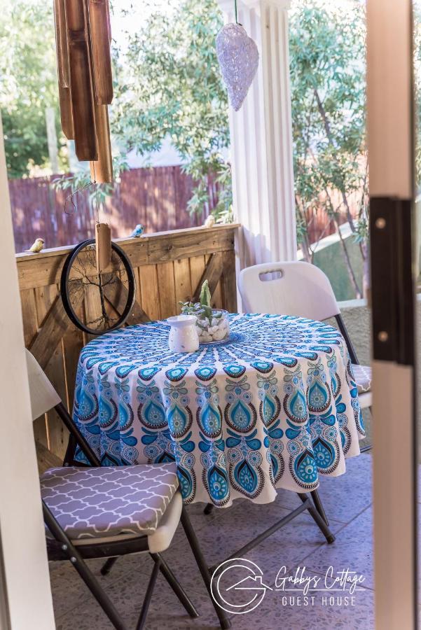 Gabbys Cottage Guesthouse Блоемфонтейн Екстериор снимка