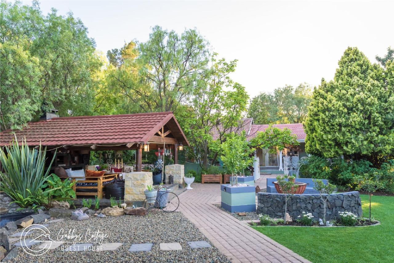 Gabbys Cottage Guesthouse Блоемфонтейн Екстериор снимка