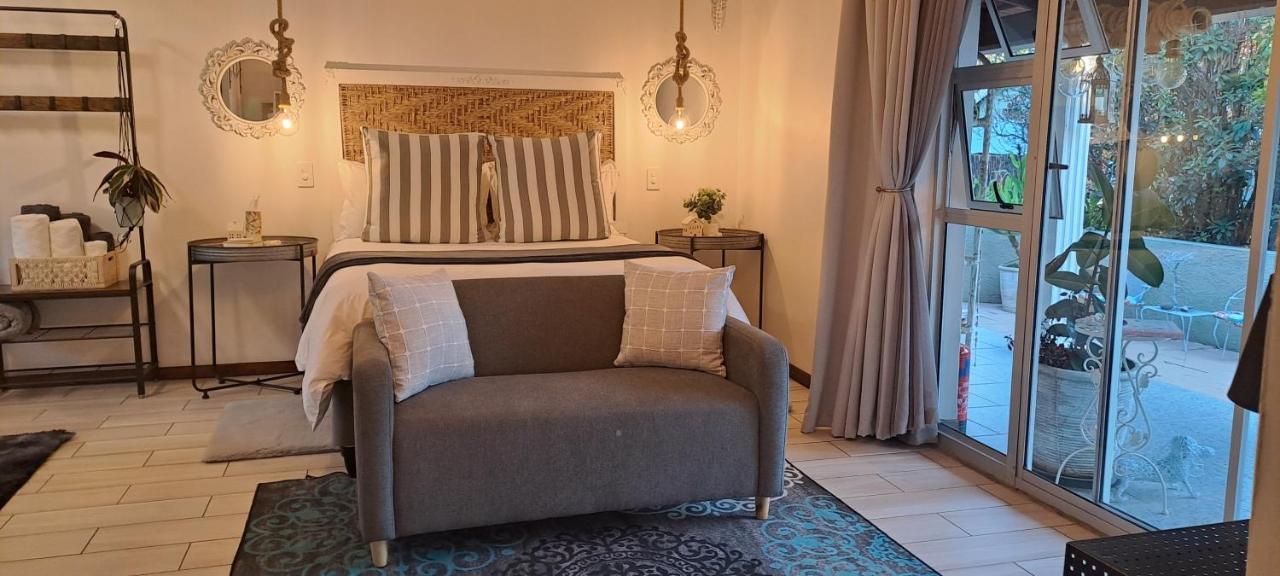 Gabbys Cottage Guesthouse Блоемфонтейн Екстериор снимка
