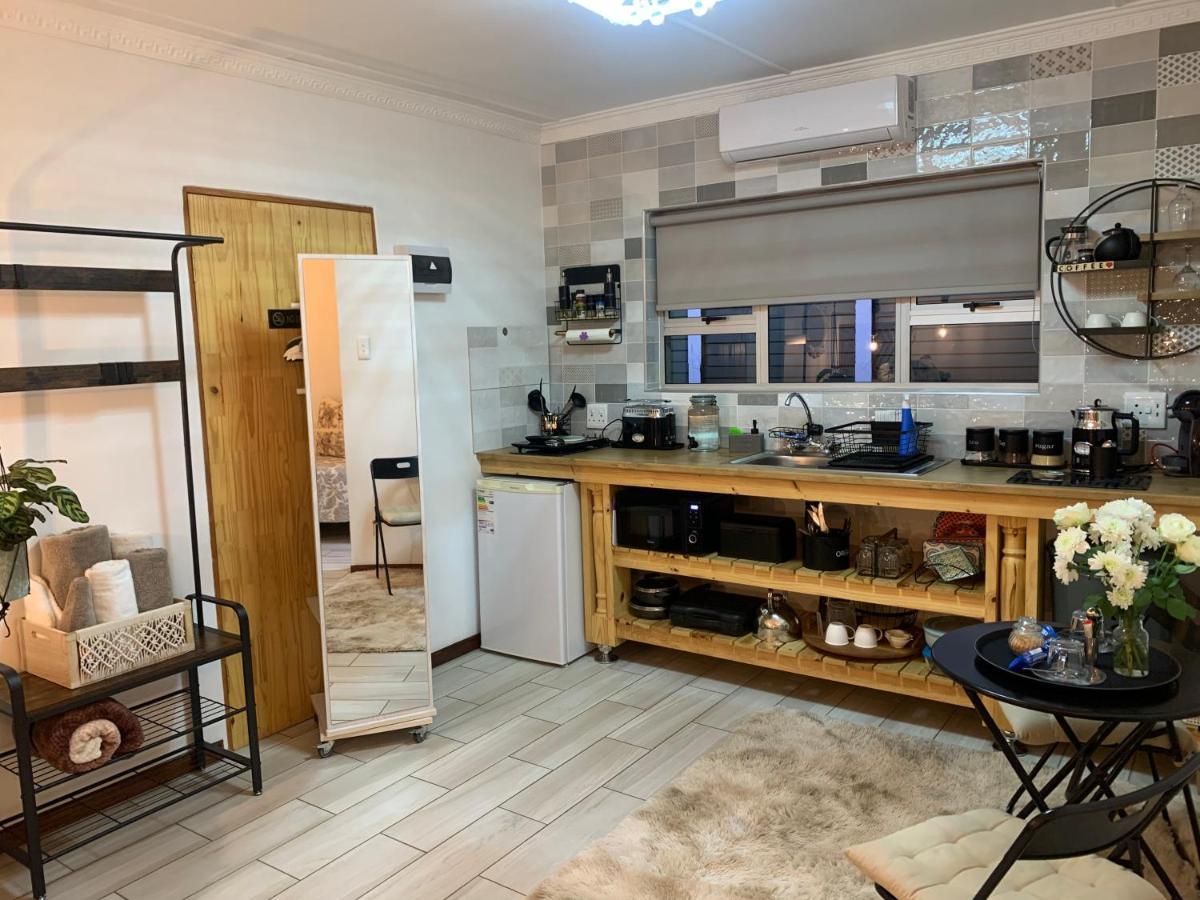 Gabbys Cottage Guesthouse Блоемфонтейн Екстериор снимка