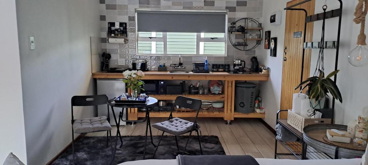 Gabbys Cottage Guesthouse Блоемфонтейн Екстериор снимка